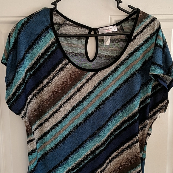 Very Pretty Maternity Top - Picture 3 of 4